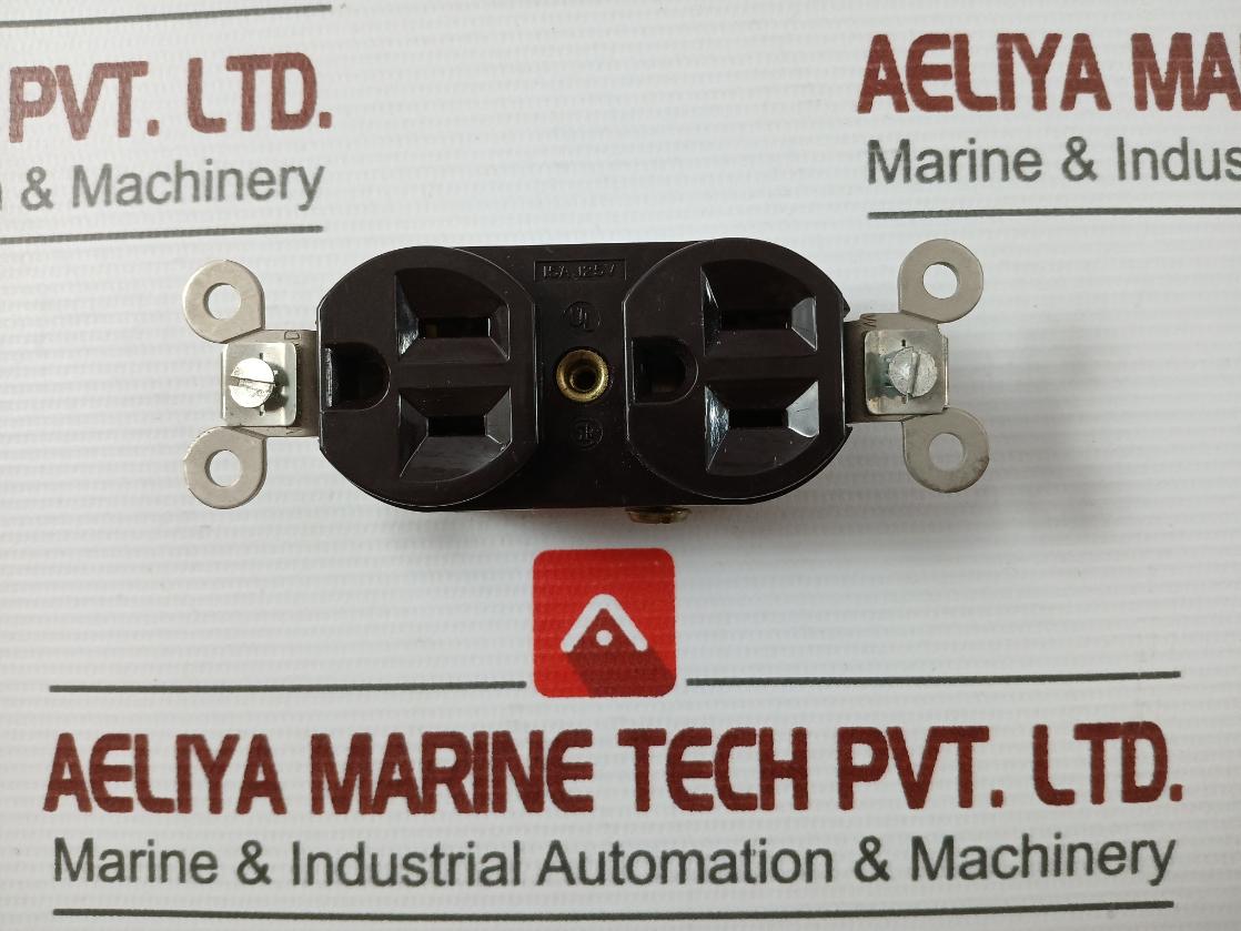 Woodhead Duplex Receptacle Outlet 15A 125V