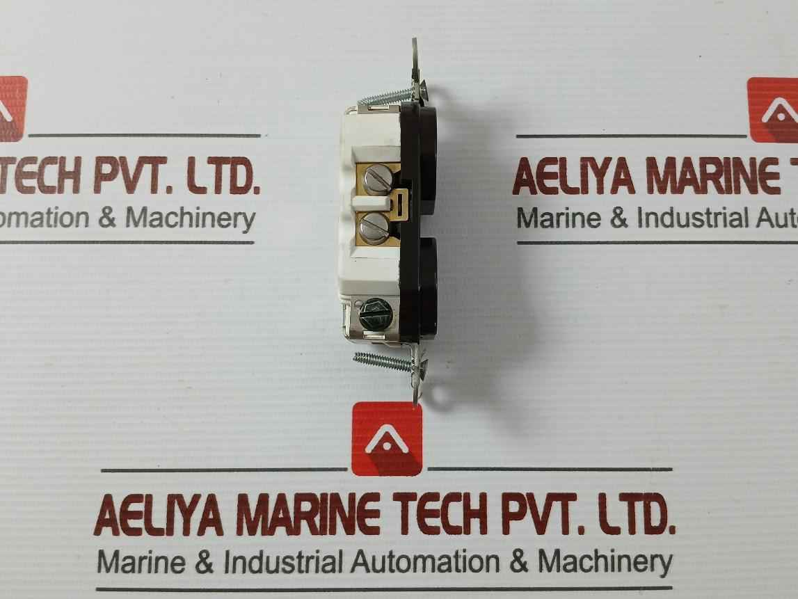 Woodhead Duplex Receptacle Outlet 15A 125V