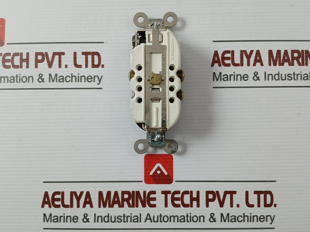 Woodhead Duplex Receptacle Outlet 15A 125V