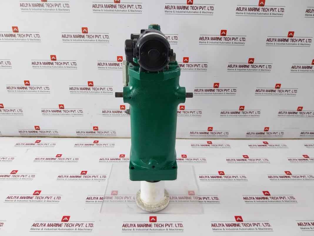 Woodward Ug-8 Governor 8522-447 500-1200 Rpm 230V 2W 0.14A 0-60Hz 2700 Min-1