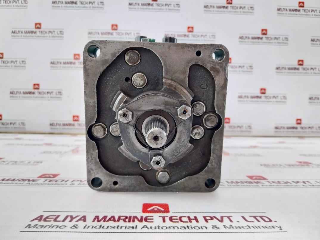 Woodward Ug-8 Governor 8522-447 500-1200 Rpm 230V 2W 0.14A 0-60Hz 2700 Min-1