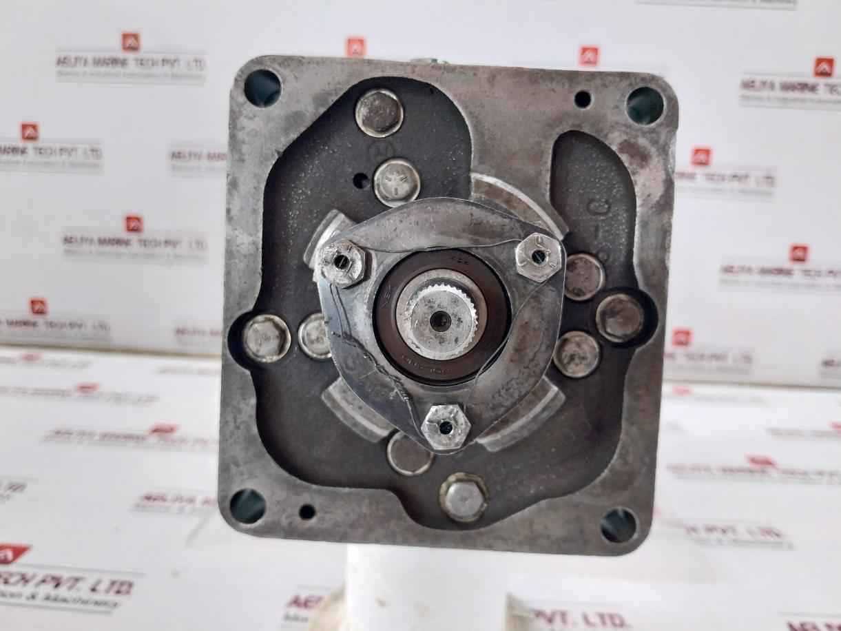 Woodward Ug-8 Governor 8522-447 500-1200 Rpm 230V 2W 0.14A 0-60Hz 2700 Min-1