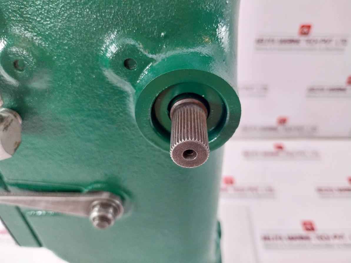 Woodward Ug-8 Governor 8522-447 500-1200 Rpm 230V 2W 0.14A 0-60Hz 2700 Min-1