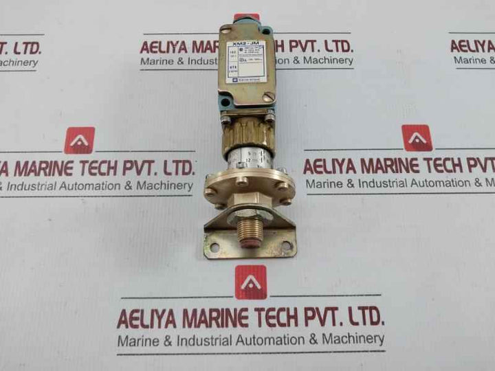 Xm2-jm012 Pressure Switch Telemecanique 300V Max