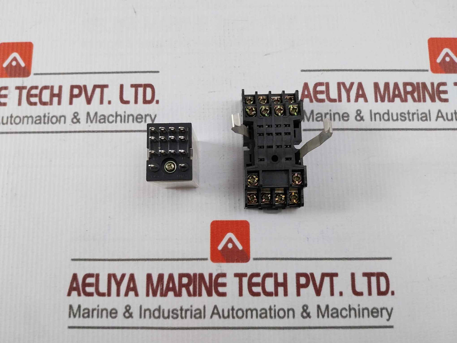 Y.M. Tech Ym4-l Relay With Base 10A 300Vac