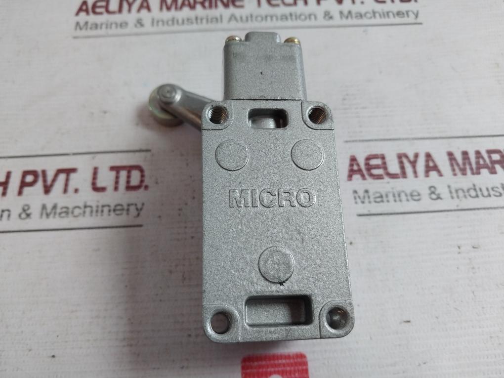Yamatake-honeywell 1Ls1-j Micro Limit Switch 1/2Hp-125Vac 650-000.016