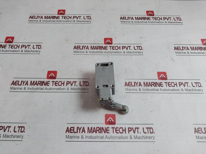 Yamatake-honeywell 1Ls1-j Micro Limit Switch 1/2Hp-125Vac 650-000.016