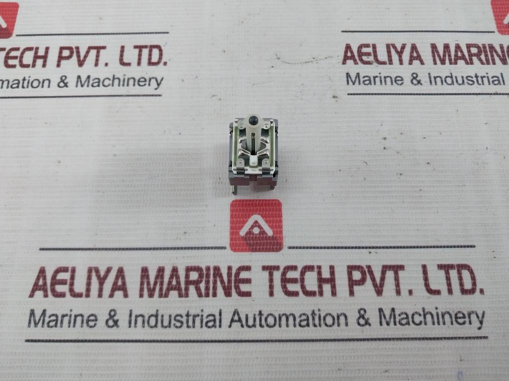 Yamatake-honeywell 2T-l Cp24 Push Button Switch 9748K