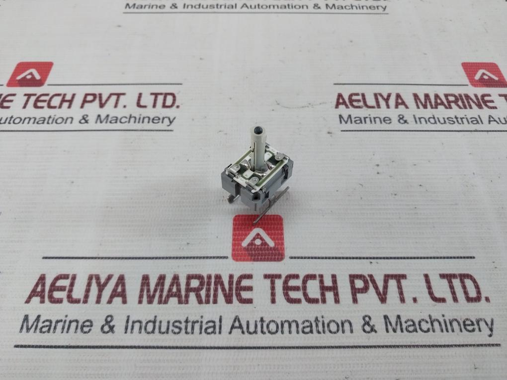 Yamatake-honeywell 2T-l Cp24 Push Button Switch 9748K