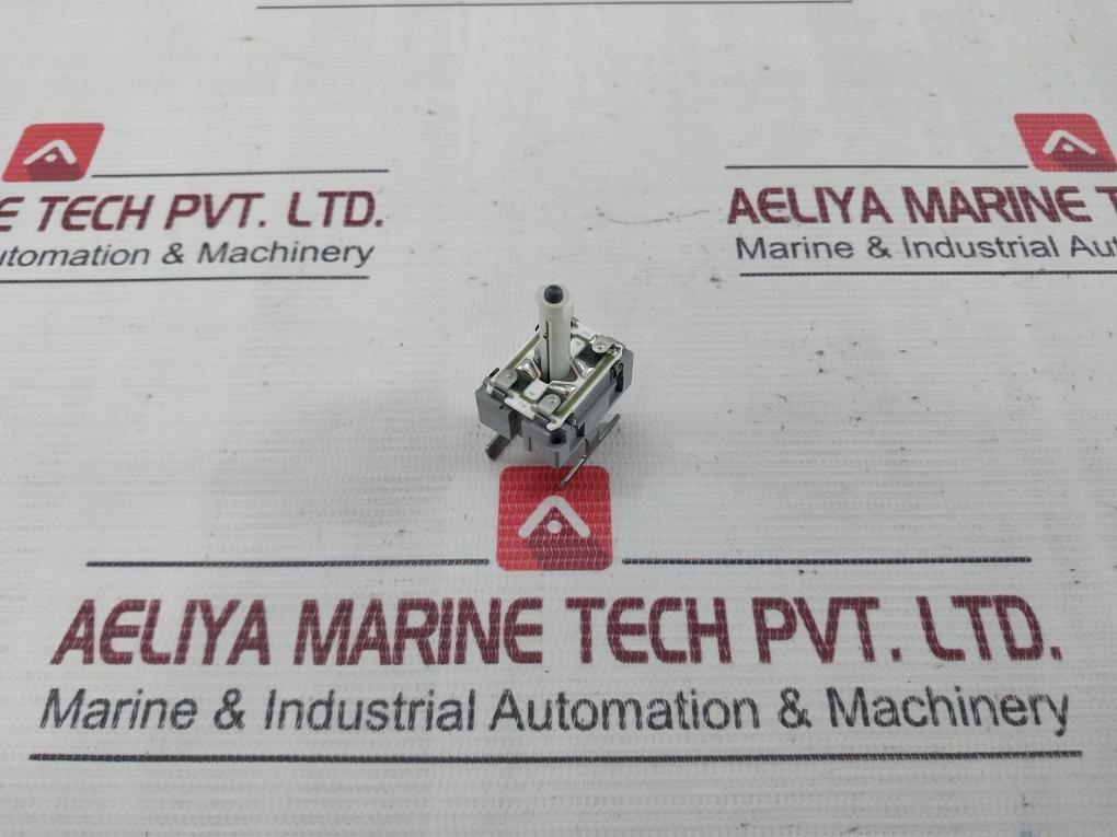 Yamatake-honeywell 2T-l Cp24 Push Button Switch 9748K