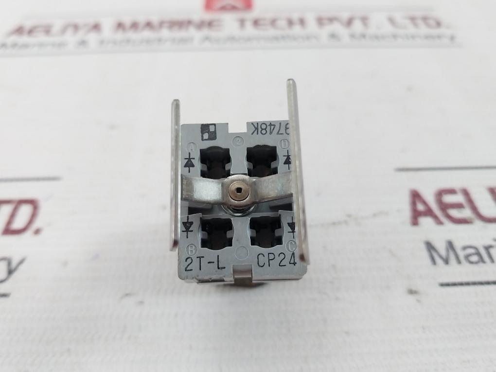 Yamatake-honeywell 2T-l Cp24 Push Button Switch 9748K