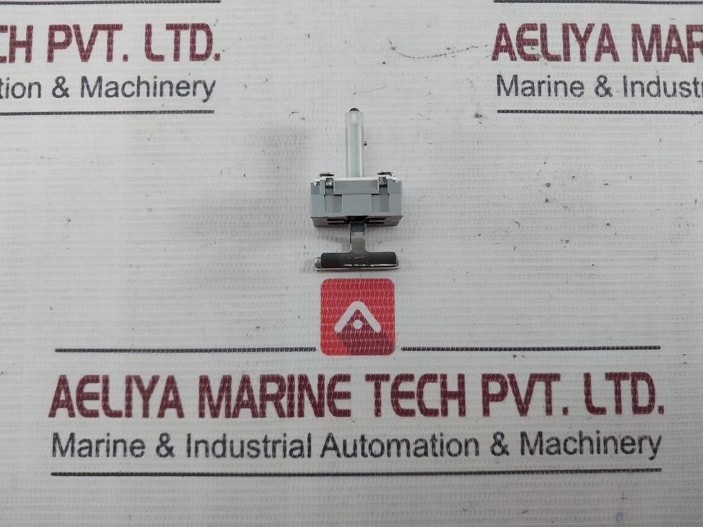 Yamatake-honeywell 2T-l Cp24 Push Button Switch 9748K