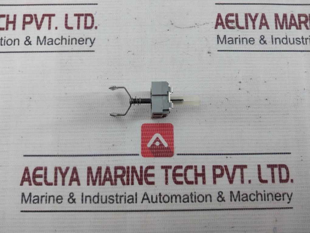 Yamatake-honeywell 2T-l Cp24 Push Button Switch 9748K