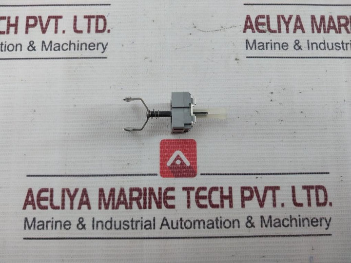 Yamatake-honeywell 2T-l Cp24 Push Button Switch 9748K