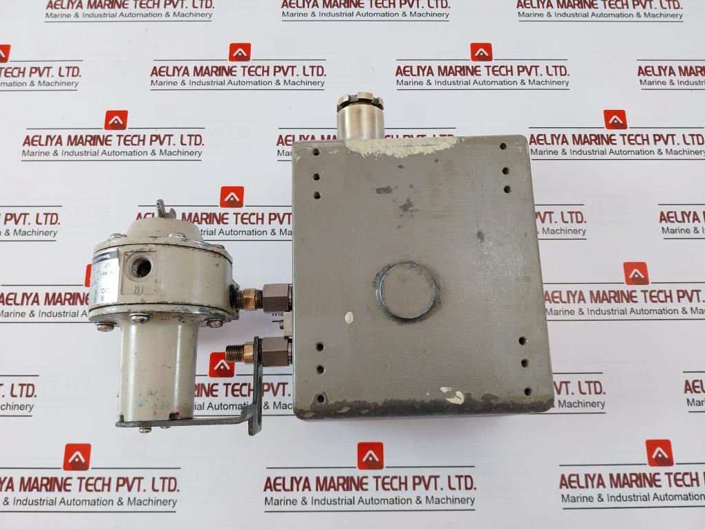 Yamatake-honeywell Kz03-1A Air Regulator 9.9 Kgf/Cm2 140 Psi 970 Kpa 9.7 Bar