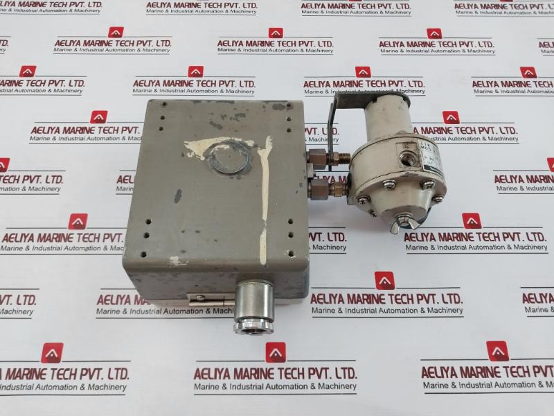 Yamatake-honeywell Kz03-1A Air Regulator 9.9 Kgf/Cm2 140 Psi