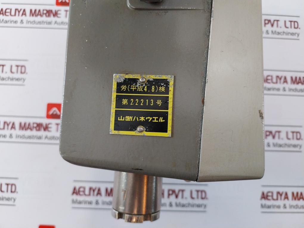 Yamatake-honeywell Kz03-2A Air Regulator Forc Vpr Flow Control 0-85 Psi