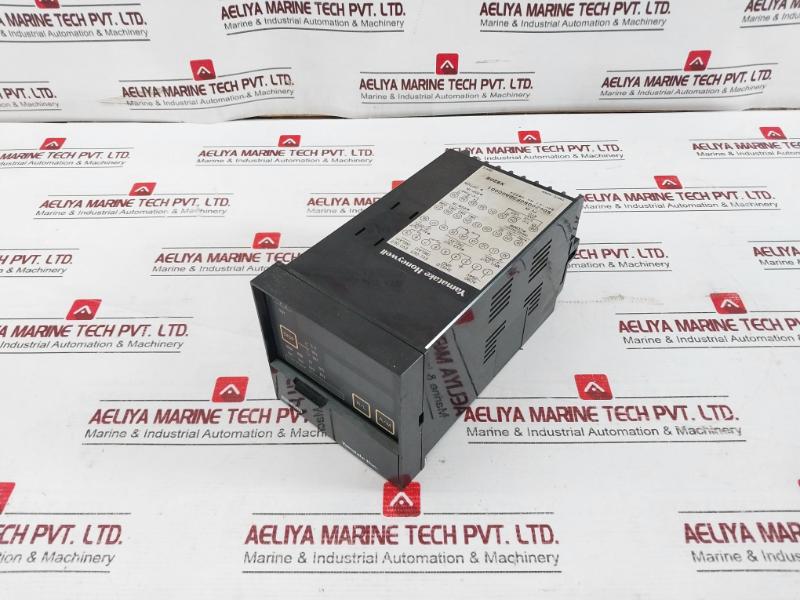Yamatake-honeywell Sdc200 Digital Temperature Controller Sdc2005Gf38A00001 X9208