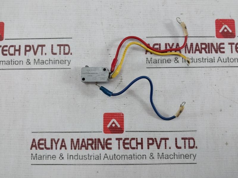 Yamatake-honeywell V-5610D Microswitch 0.5A-125Vdc 0.25A-250Vdc 9624P Y14