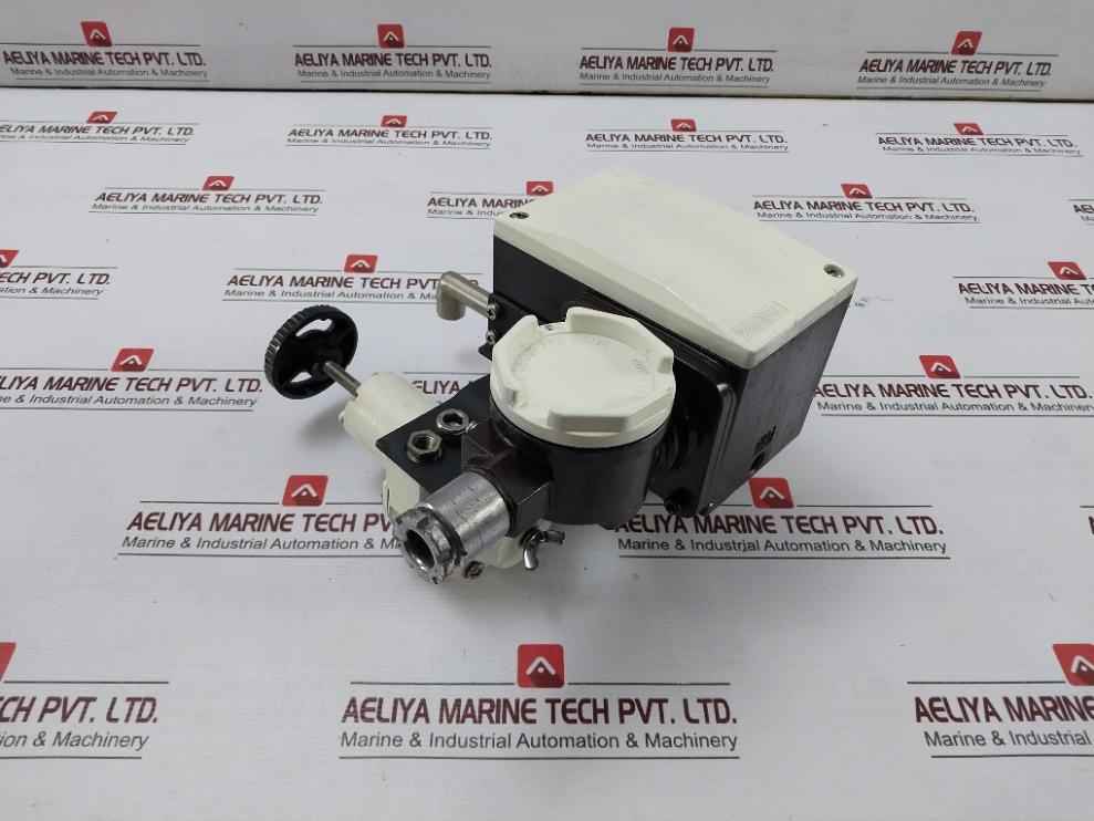 Yamatake 17-12Bldy1Rgsr-c1-x Valve Positioner W/ Air Regulator Kz03-2A 4-20Madc