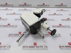 Yamatake 17-12Bldy1Rgsr-c1-x Valve Positioner W/ Air Regulator Kz03-2A 4-20Madc