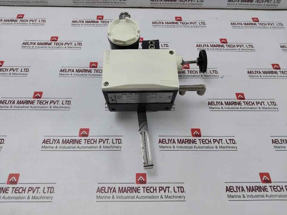 Yamatake 17-12Bldy1Rgsr-c1-x Valve Positioner W/ Air Regulator Kz03-2A 4-20Madc