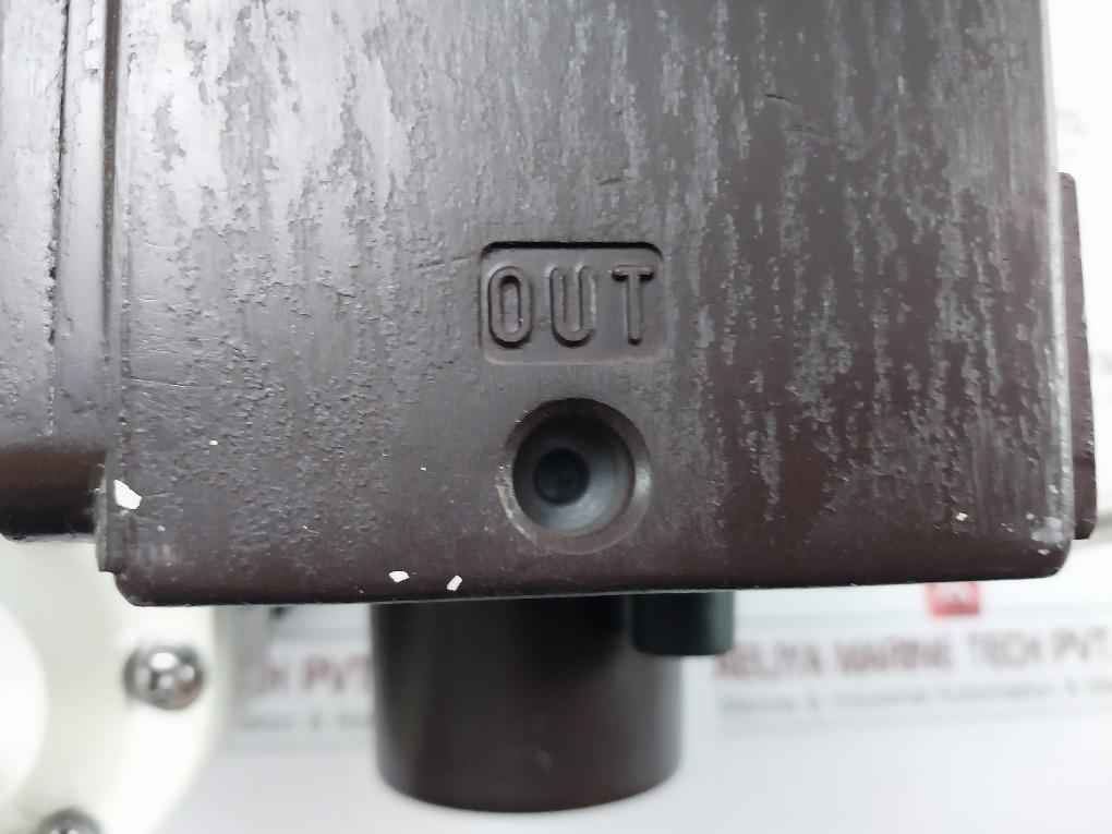 Yamatake 17-12Bldy1Rgsr-c1-x Valve Positioner W/ Air Regulator Kz03-2A 4-20Madc