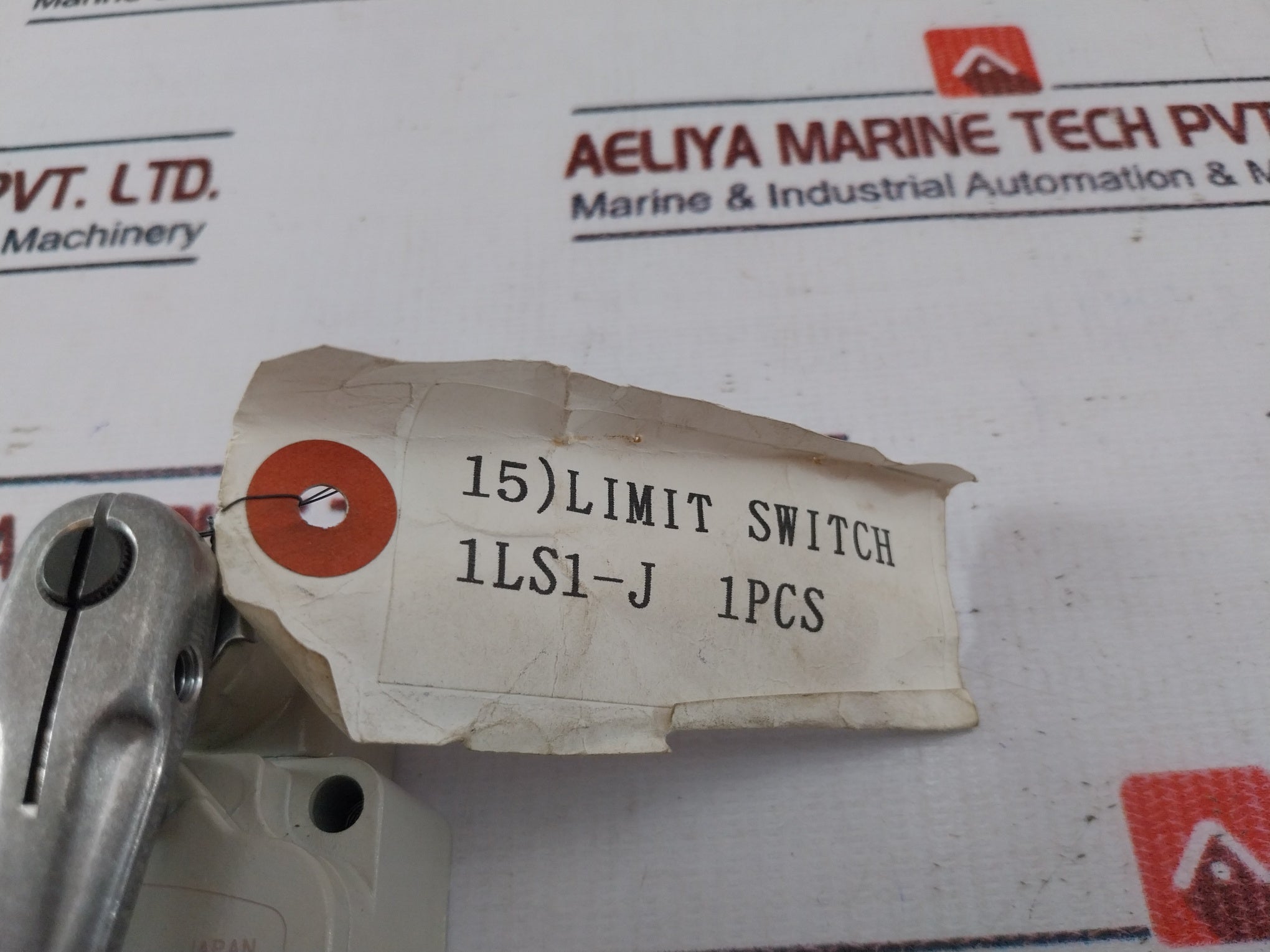 Yamatake 1Ls1-j Limit Switch 10A-125,250 Or 480Vac 1Hp-250Vac