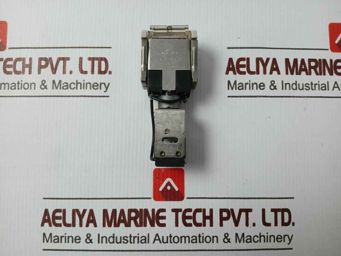 Yamatake Honeywell 2C5101 Pushbutton Micro Switch Indicator Operator 2D33L-j