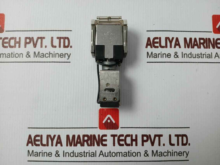 Yamatake Honeywell 2C5101 Pushbutton Micro Switch Indicator Operator 2D33L-j