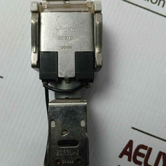 Yamatake Honeywell 2C5101 Pushbutton Micro Switch Indicator Operator 2D33L-j