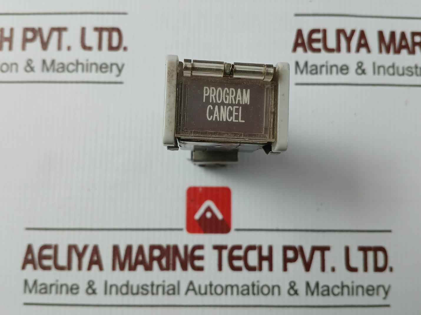 Yamatake Honeywell 2C5101 Pushbutton Micro Switch Indicator Operator 2D33L-j