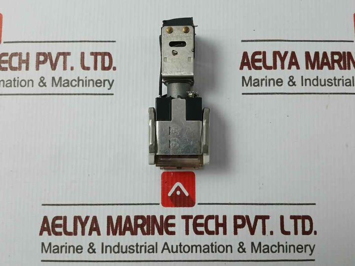 Yamatake Honeywell 2C5101 Pushbutton Micro Switch Indicator Operator 2D33L-j