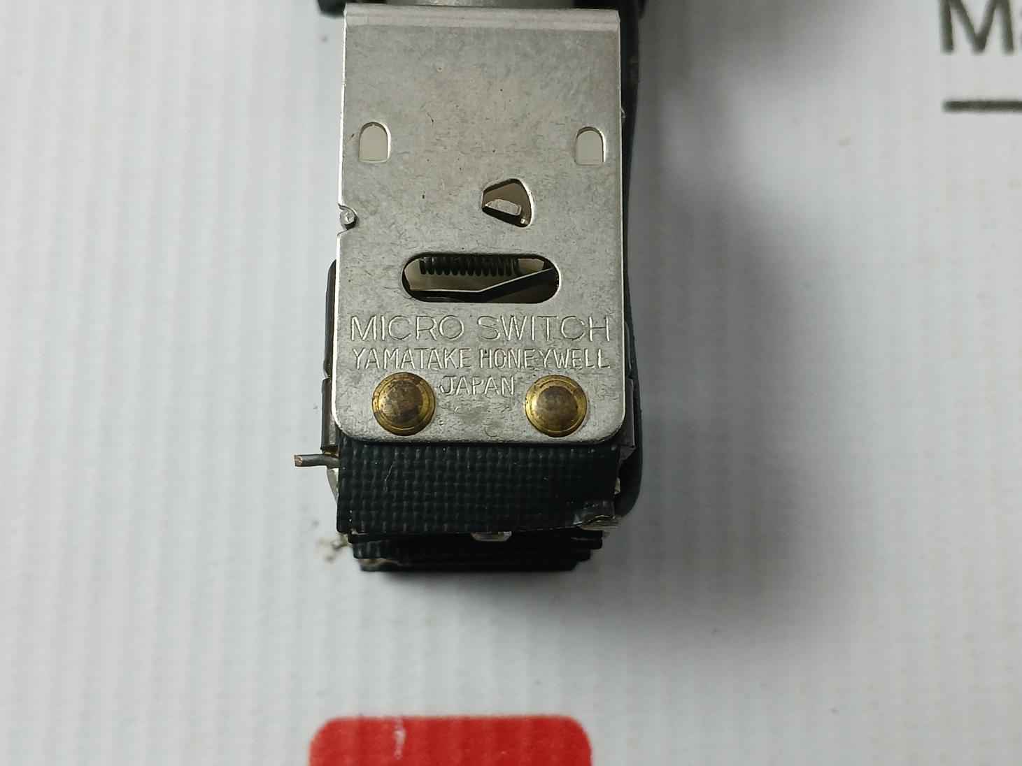Yamatake Honeywell 2C5101 Pushbutton Micro Switch Indicator Operator 2D33L-j