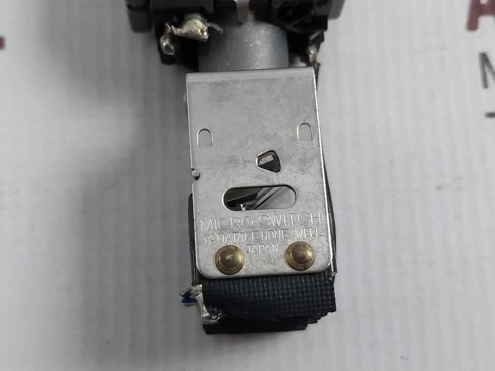 Yamatake Honeywell 2C5101 Micro Switch 2D33L-j,0048A