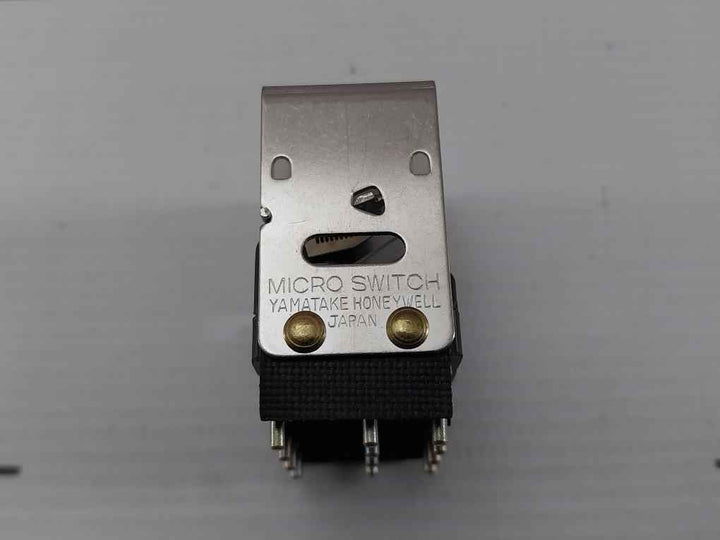 Yamatake Honeywell 2D77L-j Switch Unit