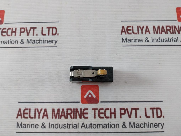 Yamatake Honeywell Bz-2Rw822-j Micro Switch 15A-125 250 Or 480Vac