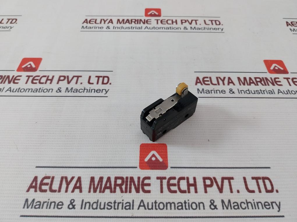 Yamatake Honeywell Bz-2Rw822-j Micro Switch 15A-125 250 Or 480Vac