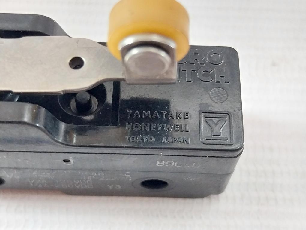 Yamatake Honeywell Bz-2Rw822-j Micro Switch 15A-125 250 Or 480Vac