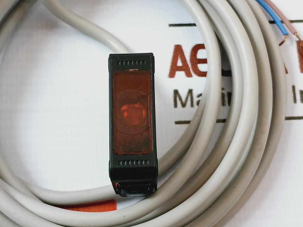 Yamatake Hp7-r11 (Hp7-e11 Hp7-t11) Photoelectric Switch 10-30Vdc Class 2