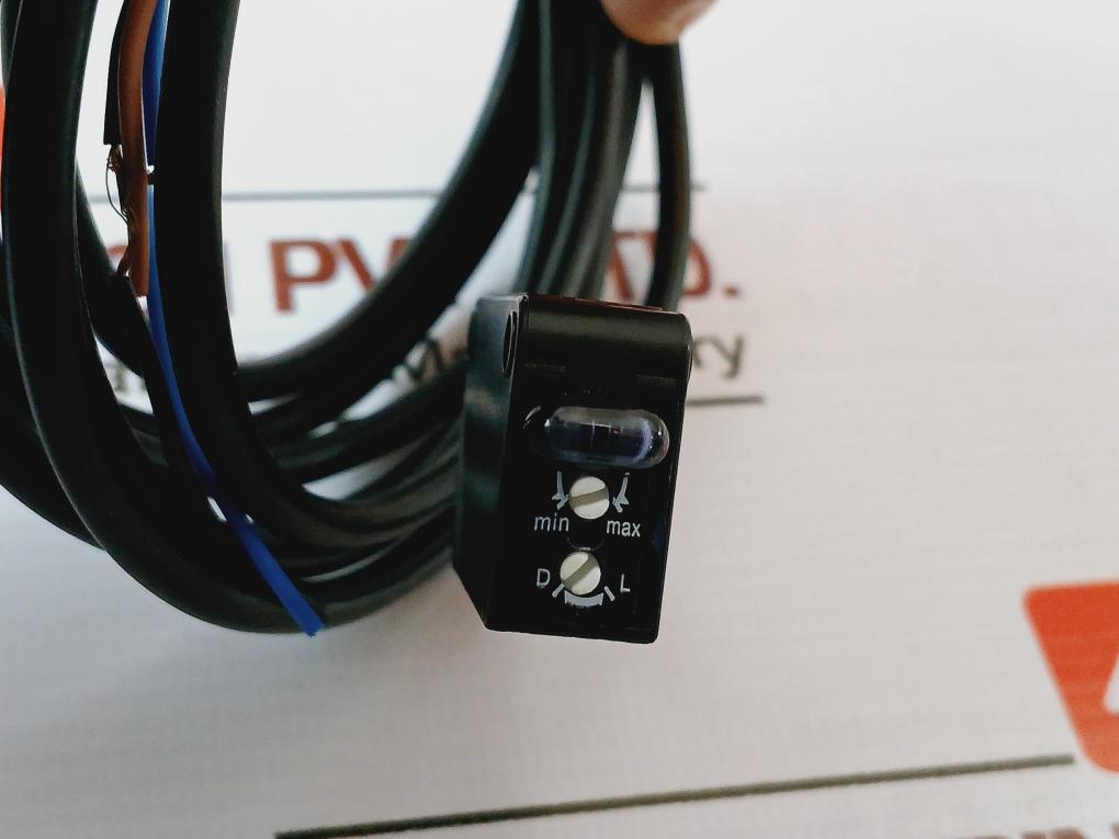 Yamatake Hp7-r11 (Hp7-e11 Hp7-t11) Photoelectric Switch 10-30Vdc Class 2