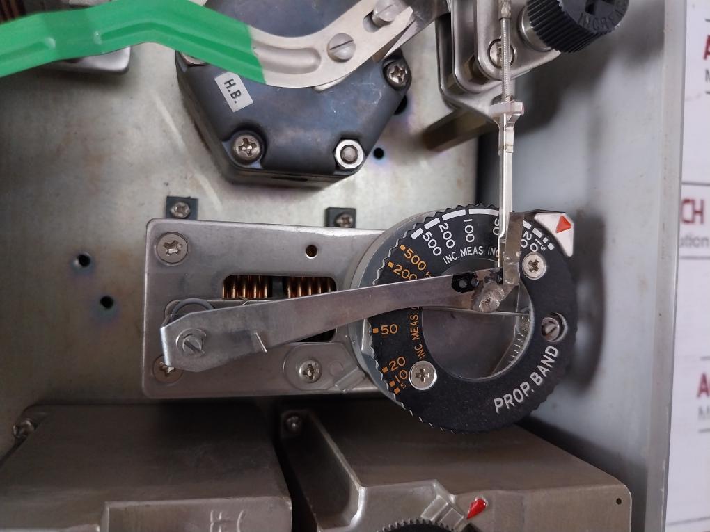 Yamatake Kgpa12-03821A1S-g Pressure Indicating Controller R-94899-41-032