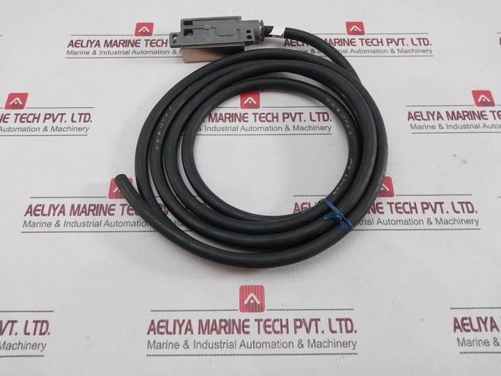 Yamatake Bzln-10-rh-j Micro Switch 15A-125, 250 Or 480Vac 3 Meter