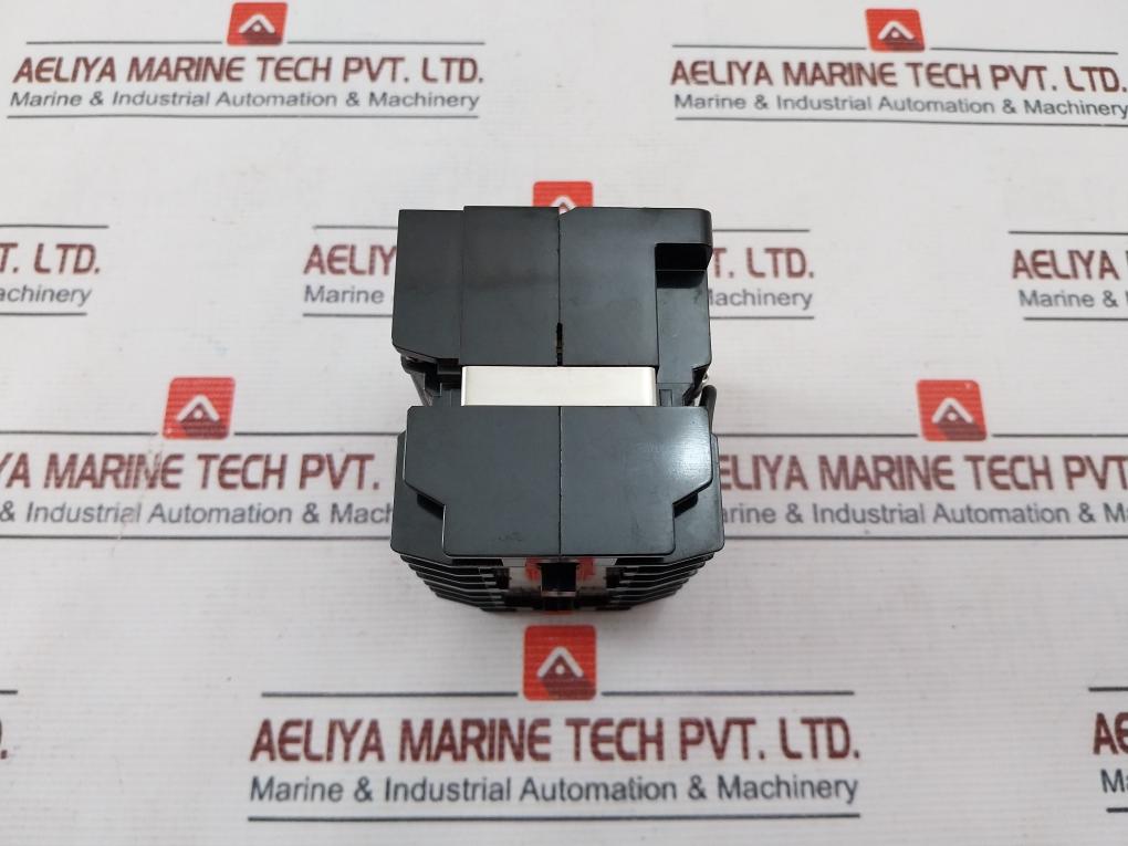 Yaskawa Electric Hc-10E2 Magnetic Contactor 100-110V 50/60Hz