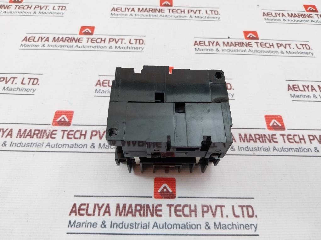 Yaskawa Electric Hc-10E2 Magnetic Contactor 100-110V 50/60Hz