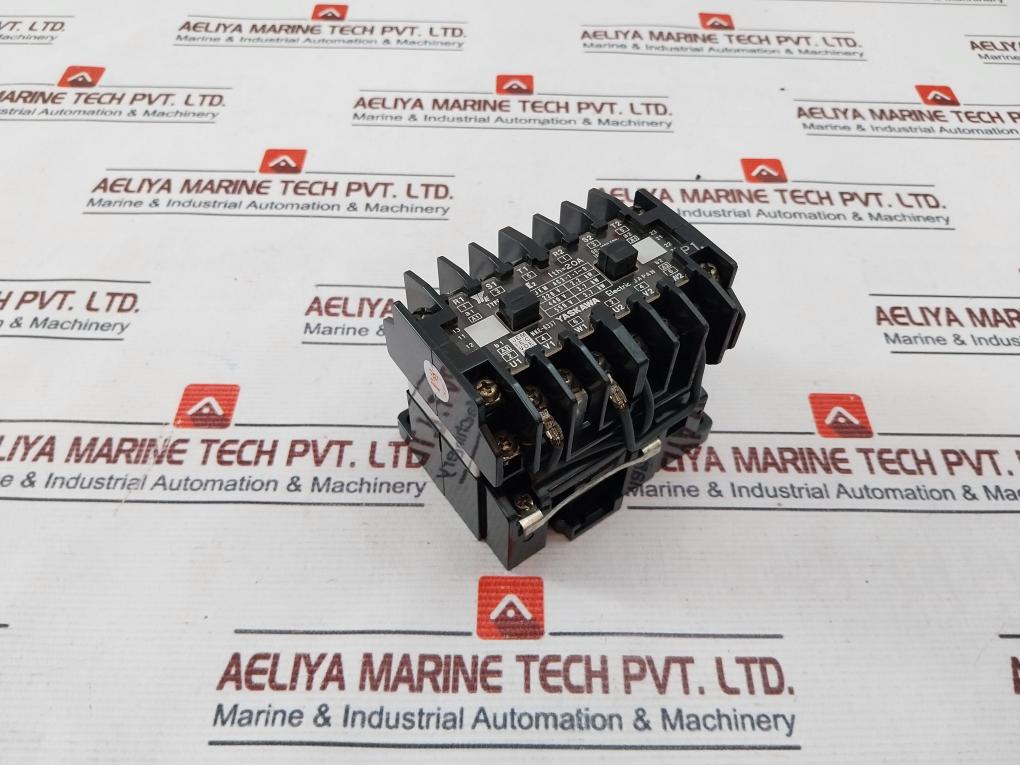 Yaskawa Electric Hc-10E2 Magnetic Contactor 100-110V 50/60Hz