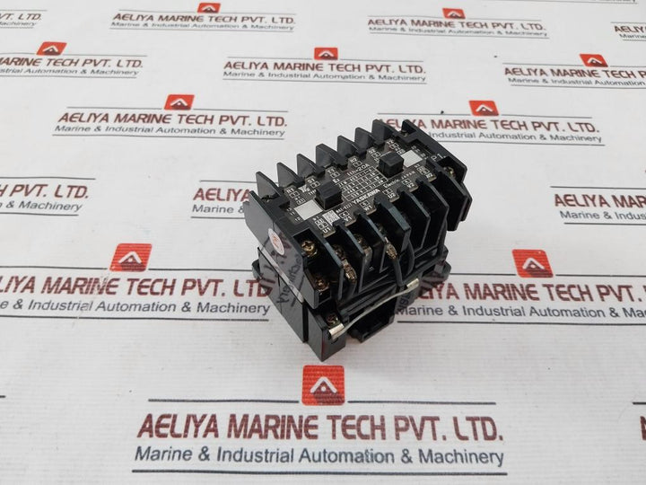 Yaskawa Electric Hc-10E2 Magnetic Contactor 100-110V 50/60Hz