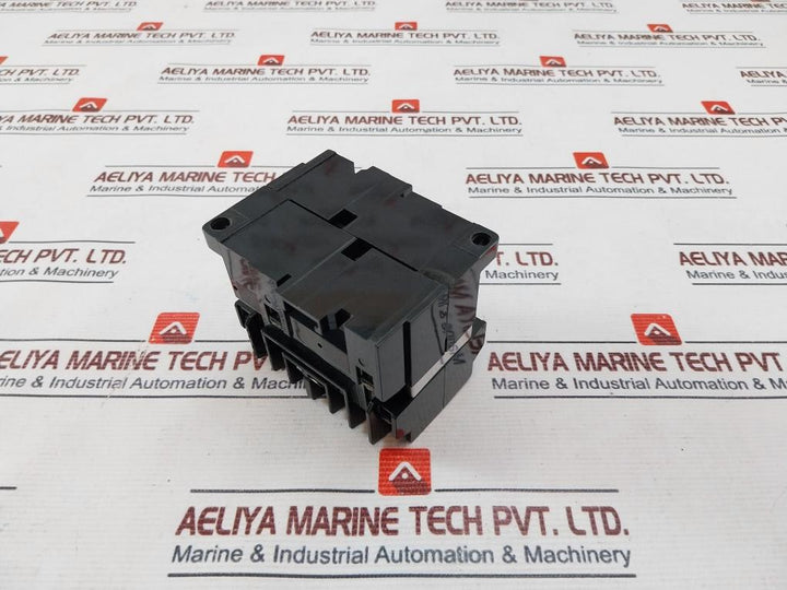 Yaskawa Electric Hc-10E2 Magnetic Contactor 100-110V 50/60Hz
