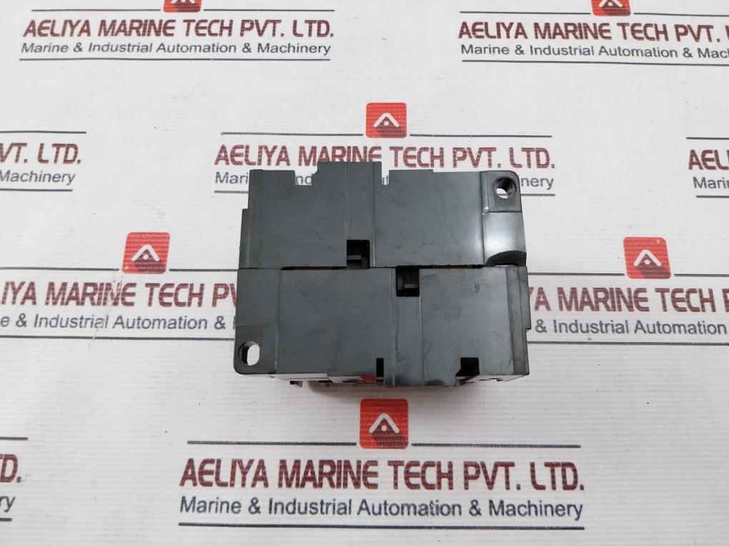 Yaskawa Electric Hc-10E2 Magnetic Contactor 100-110V 50/60Hz