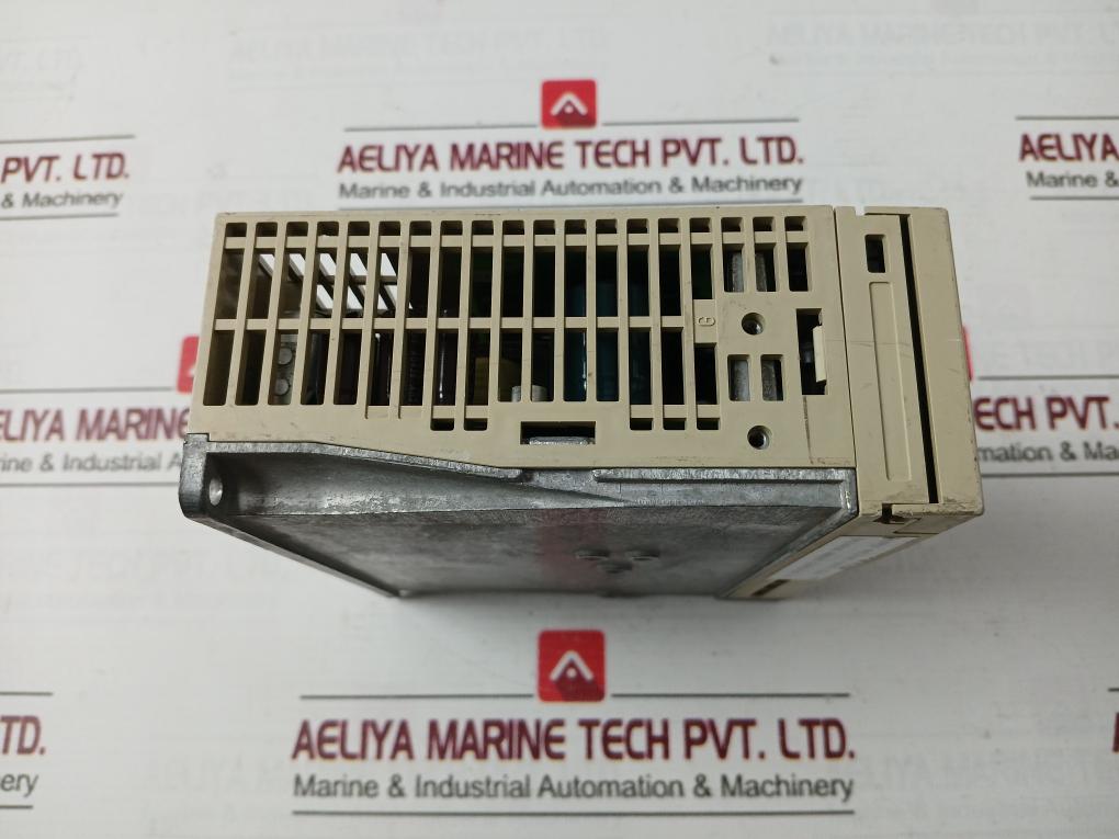 Yaskawa Electric Sgdm-01Ada Servo Amplifier 1Ph 200-230V 50/60Hz 2A